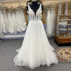 Maggie Sottero by Rebecca Ingram Discontinued “Melissa” wedding dress